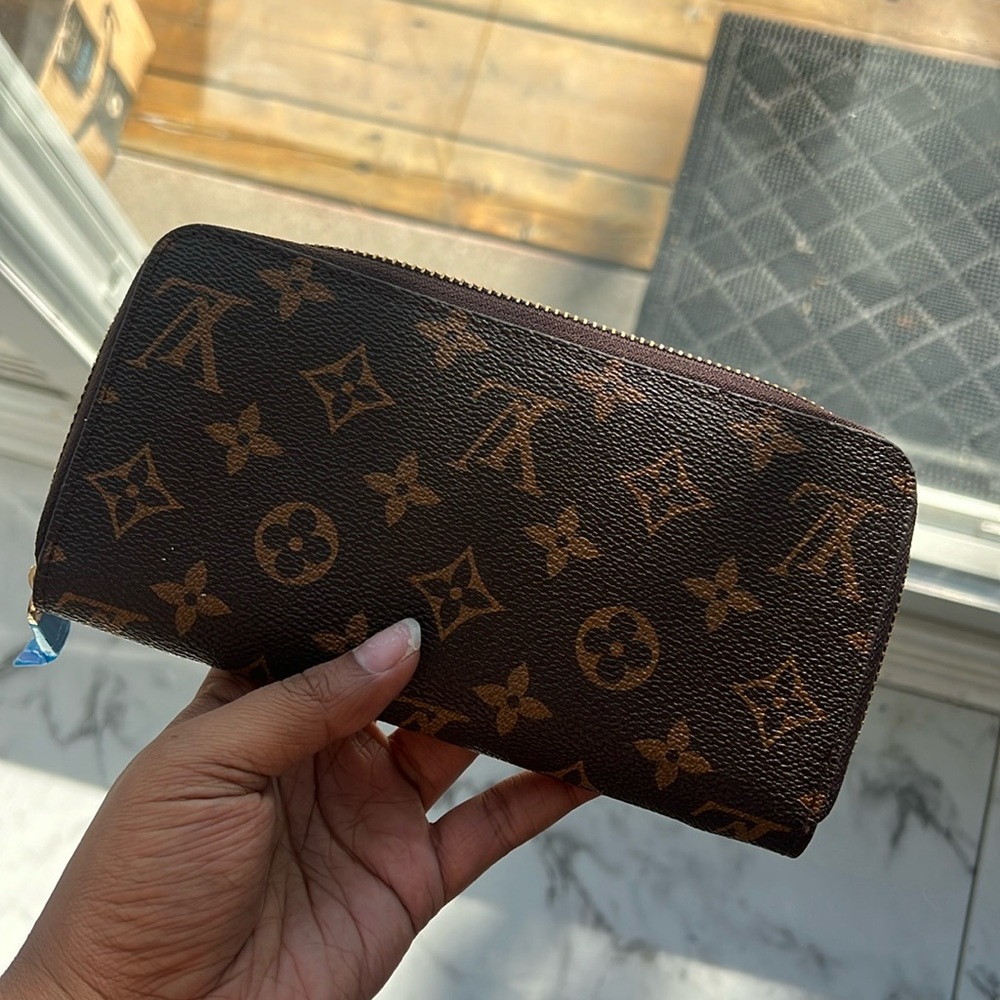 LV signature wallet BRAND NEW